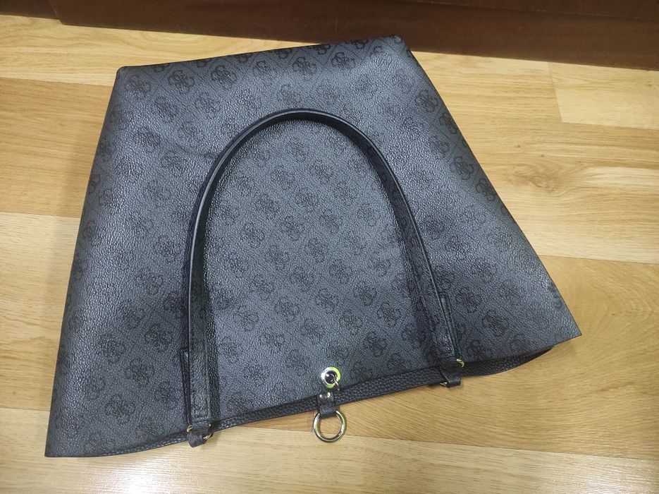 Дамска чанта GUESS