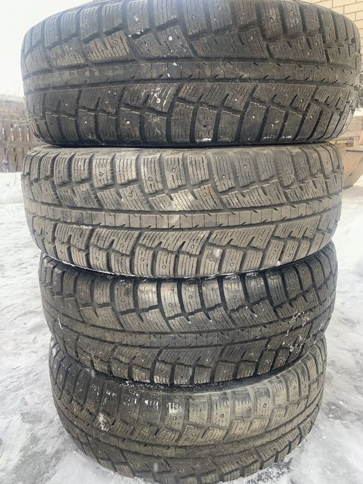 Срочно продам зимние шины на уаз