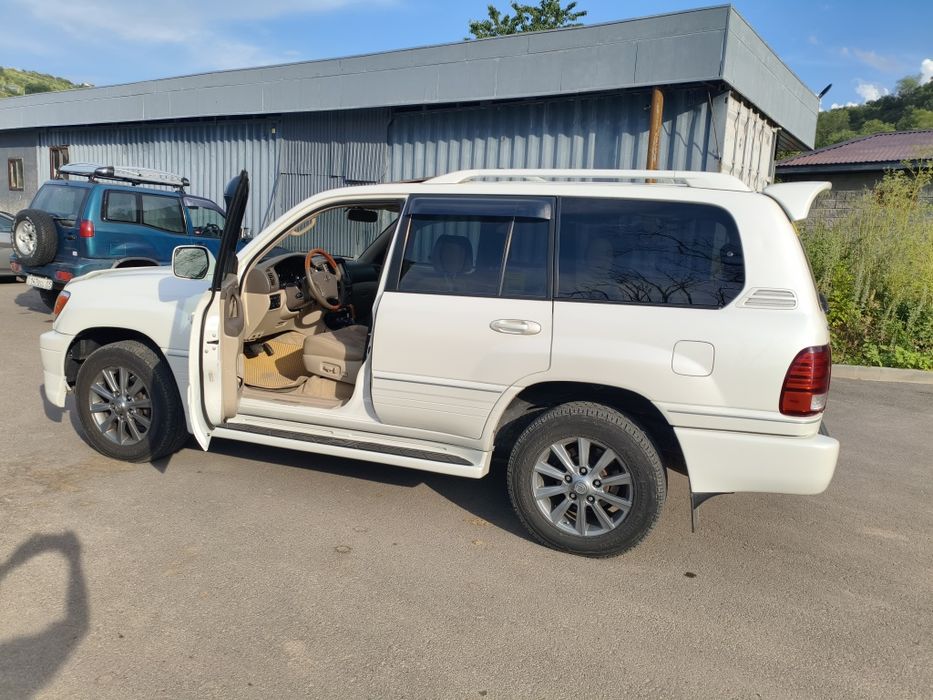 Lexus LX470 в отличном состоянии.