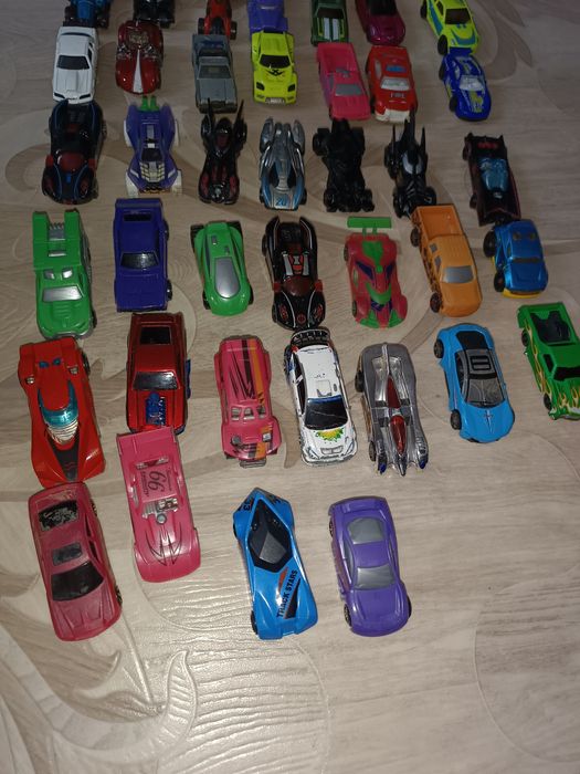 Продам машинки  Hot Wheels и другие