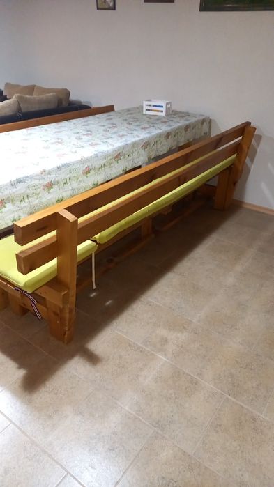 Маса и 2 пейки  от масивно дърво