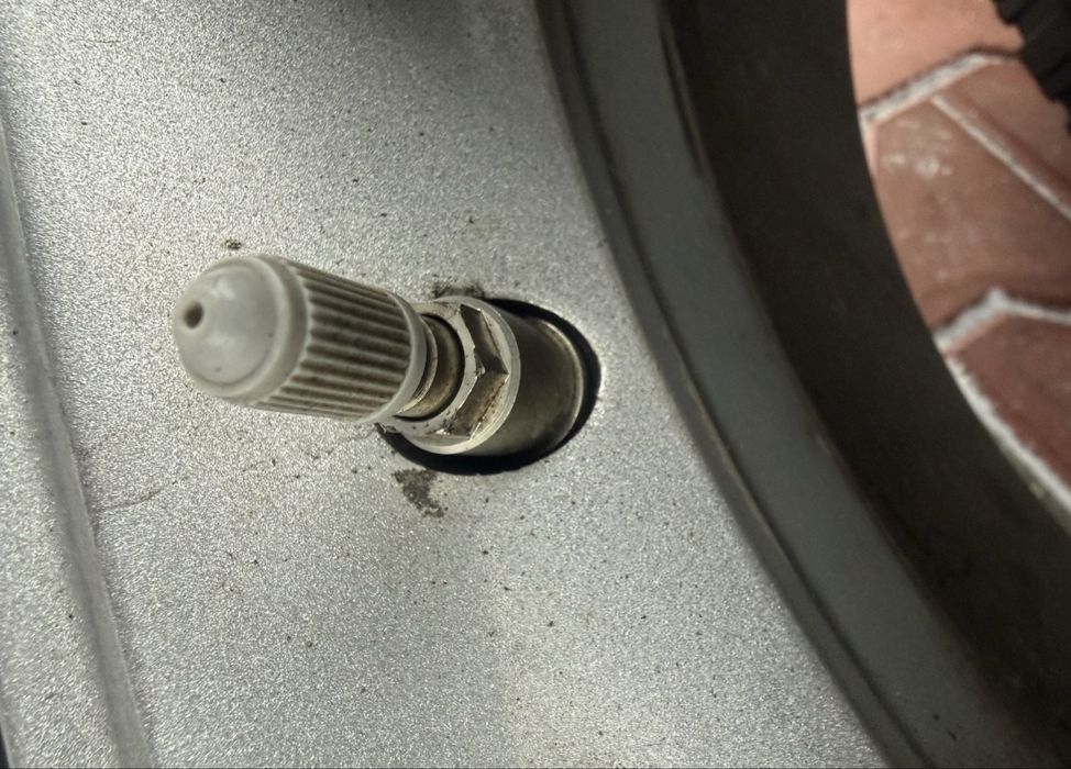 Jante  cu caucicuri dot 2024