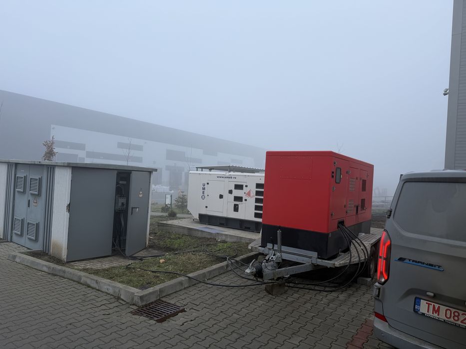 Generator electric trifazic