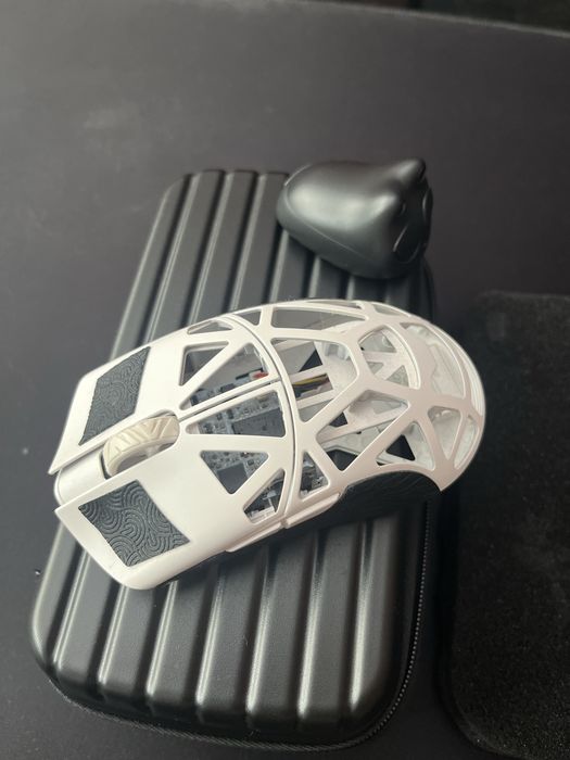 WLMouse Beast X Pro - Milky White Solid Sides