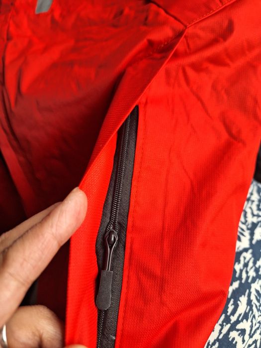 Продам куртку тёплую.