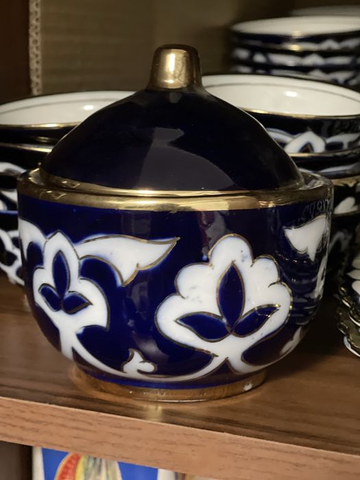 Пиала, коса, тарелки, сахарница