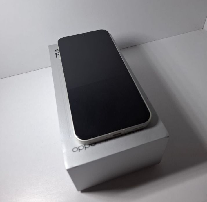 Vând sau Schimb Oppo X9 Pro White 5G