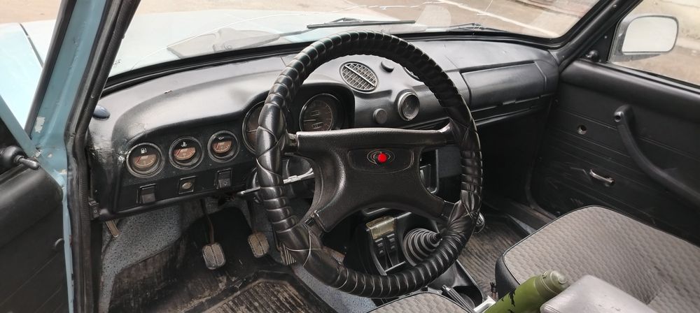 Vaz 2106 sotiladi 1350 $ kami bor