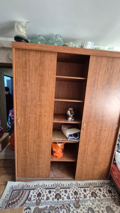 Продам трёхдверный шкаф купе