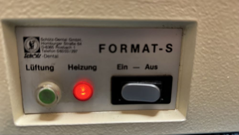 Термоформовъчна машина Schütz Dental Format S за изтегляна на шини. S
