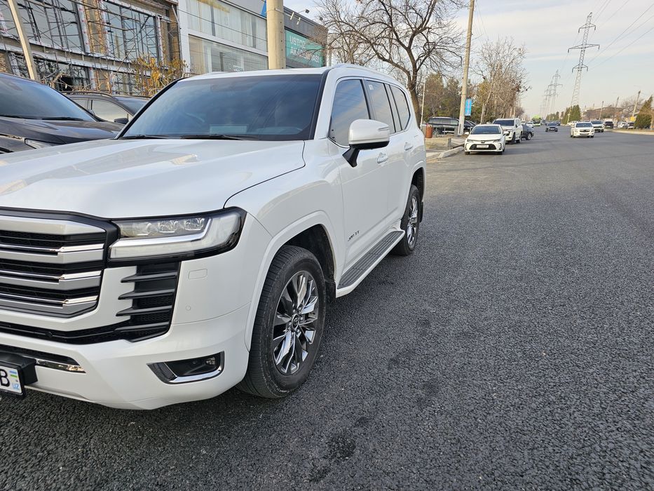 TOYOTA LAND CRUISER. 300. 3.5 Tvin turbo. Yili 2023. Yurgani 36000