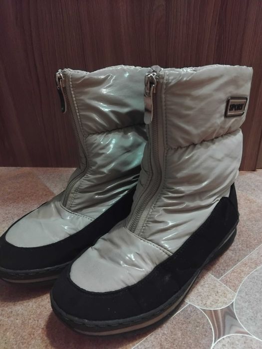 Продам зимнюю обувь на девочку