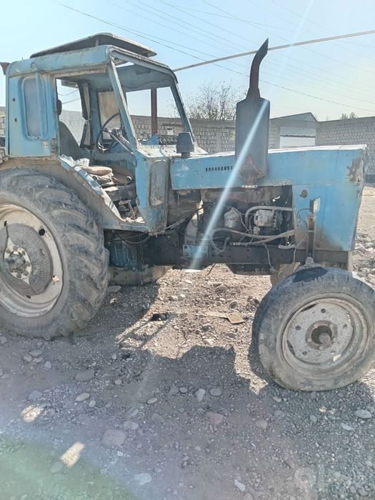 Traktor sotiladi