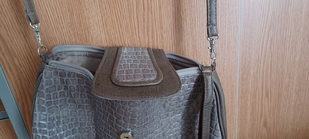 НОВА дамска чантичка
