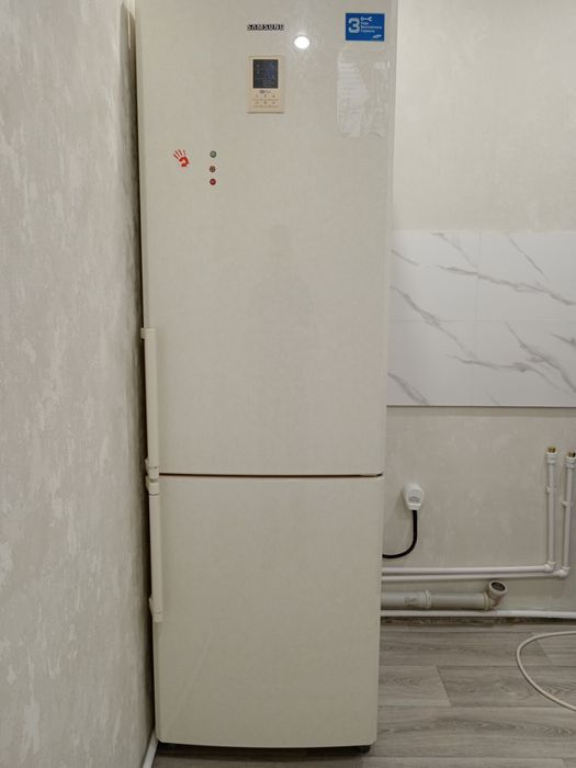 Продам холодильник в отличном состояние.