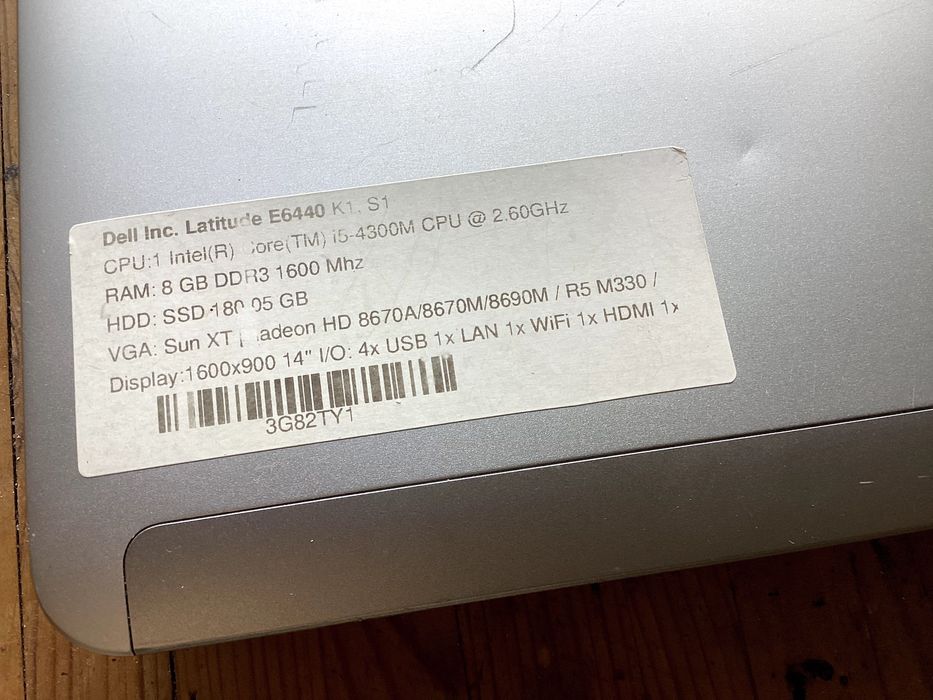 Лаптоп Dell Latitude E6440 - запазен. Подарък - нова мишка DELL и използвана чанта за лаптоп.