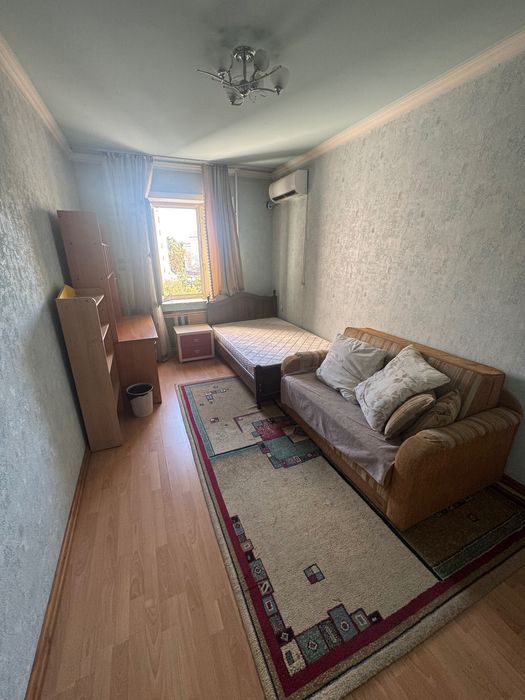 Своя квартира (4/4/12) в банковском доме напротив Гламур на Нукусской