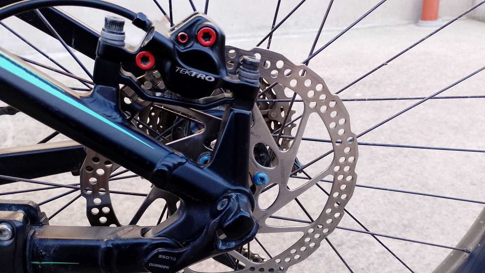 Vand frâne de bicicleta hidraulice tektro si discuri shimano de 180 mm