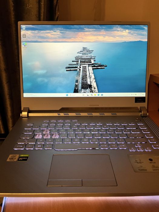Laptop ASUS Strix 10750H / 16GB RAM / GTX 1650 Ti / 144Hz