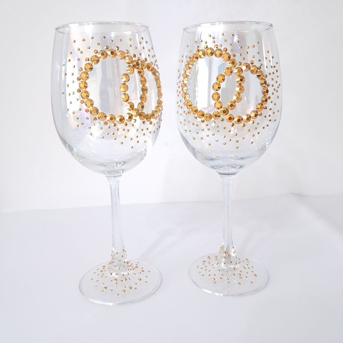 Сватбени ритуални чаши, ръчно украсени с кристални камъчета.