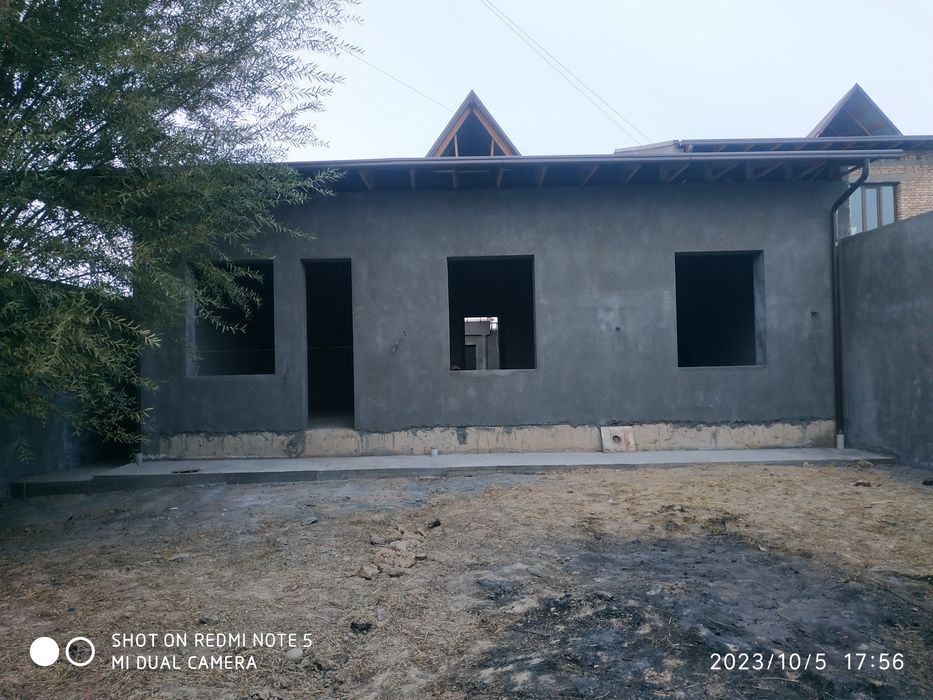 Уй сотилади 5 сотих, 5 хона, 1 кухня, подвал ,3 санузел