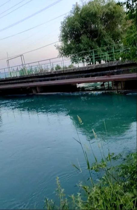 Квартира сотилади 1 этаж хамма шароити бор, 3/1/4