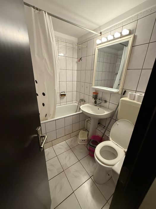 Inchiriez apartament