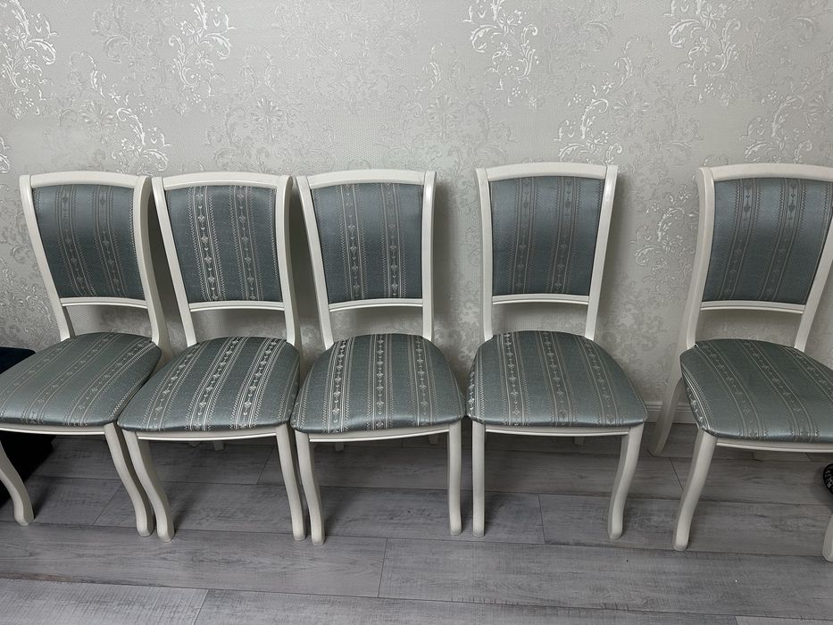 Продам стулья в гостинную