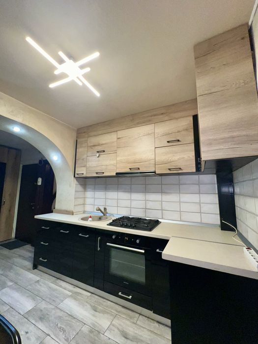 Inchiriez apartament Rovine