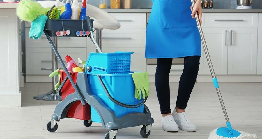 Уборка домов и квартир офисов служебных помещений любого типа !!!