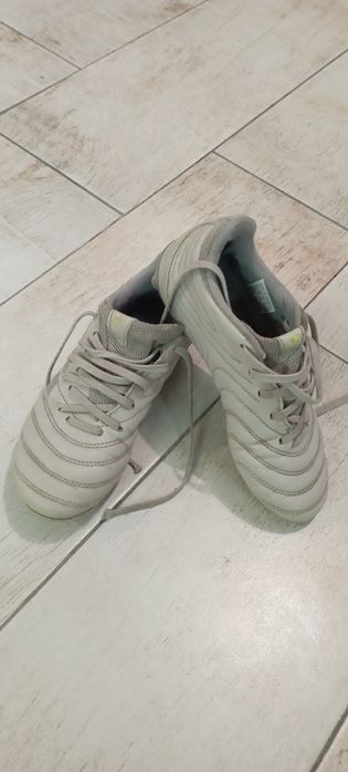 Детски футболни обувки за трева (бутонки)