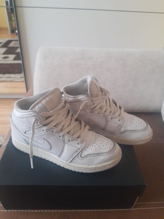 Adidasi nike albi originali