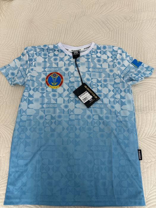 Футболка фирмы CHEMPION , unisex , новые с этикеткой