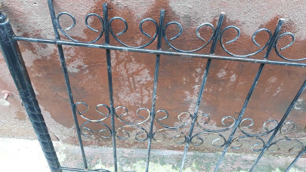 Железный кованные ограждения. Цвет чёрный. Можно как решётка установит