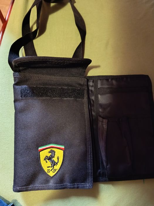 Borseta Ferrari cu trei spati