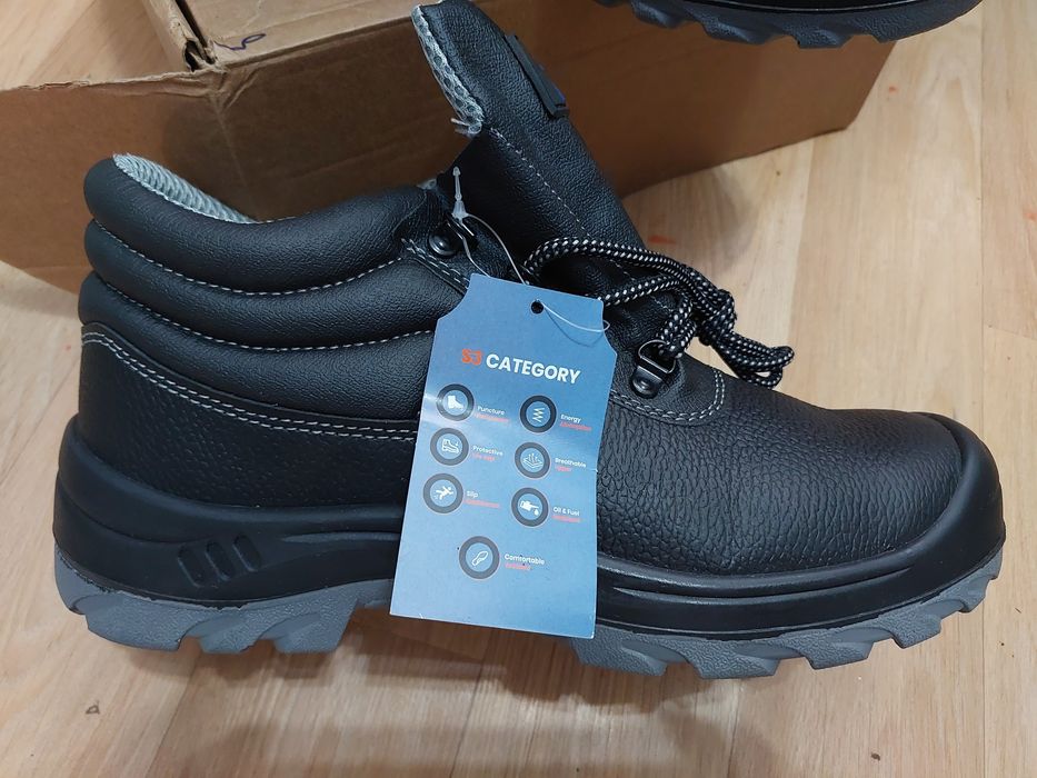 Продам непромокаемые ботинки. Размер 44