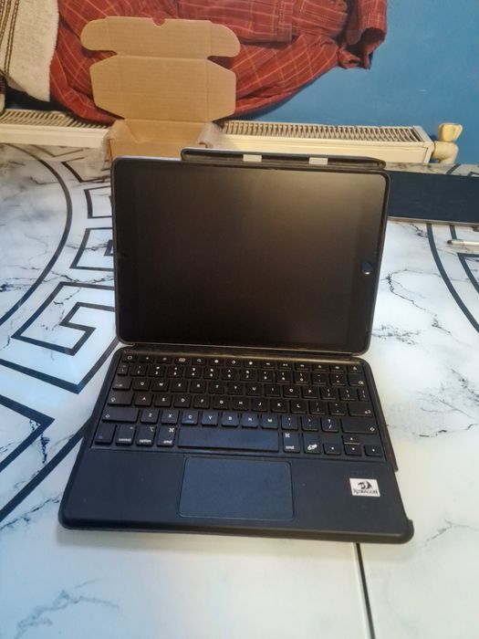 iPad 9 (Gen 9) + tastatură + folie mată – stare foarte bună