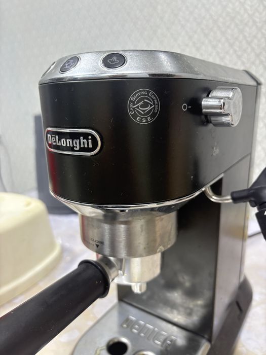 Продаю кафе машину delonghi dedica