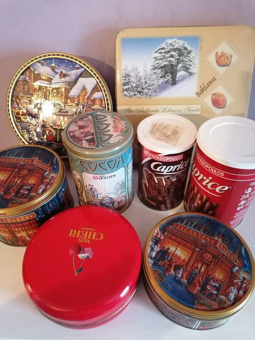 Кутии от бонбони и бисквити