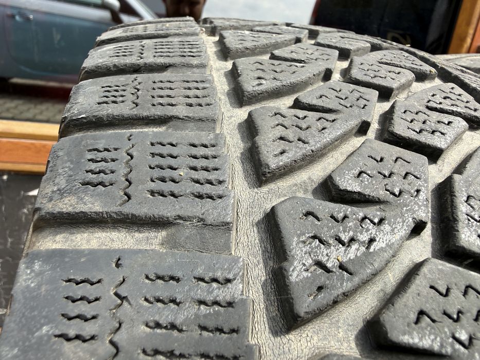 2бр. ТОВАРНИ Зимни Гуми 235/65R/16C -BRIDGESTONE- DOT:1917, 5.2мм. *50€ за 2бр.*
