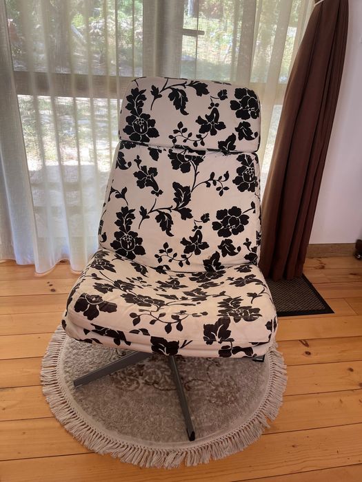 Кресло диван черно бяло