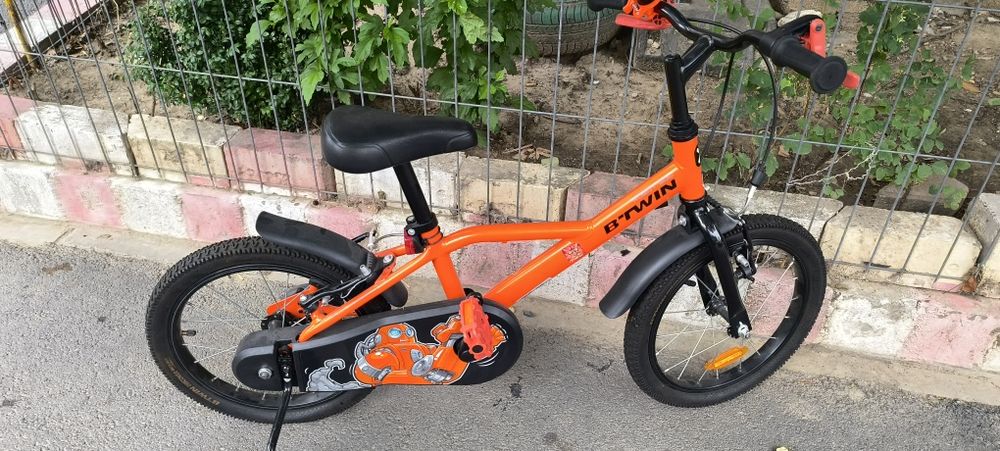 Bicicleta BTWIN că și nouă.