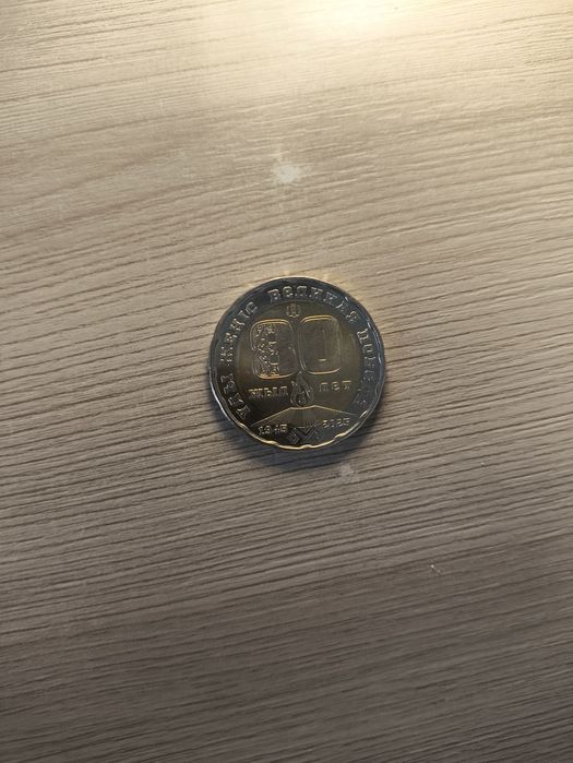 биметаллическая монета номиналом 200 тенге,