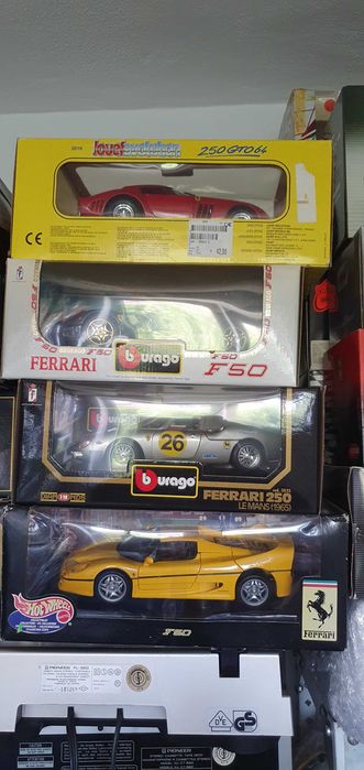 Hot Wheels Ferrari 1:18,F40,166 MM Barchetta,365 GTB4,250 Testarossa