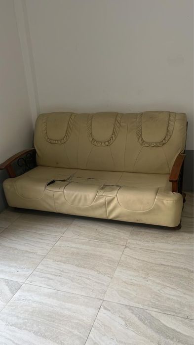 Диван кожанный