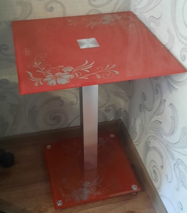 Продам столик журнальный