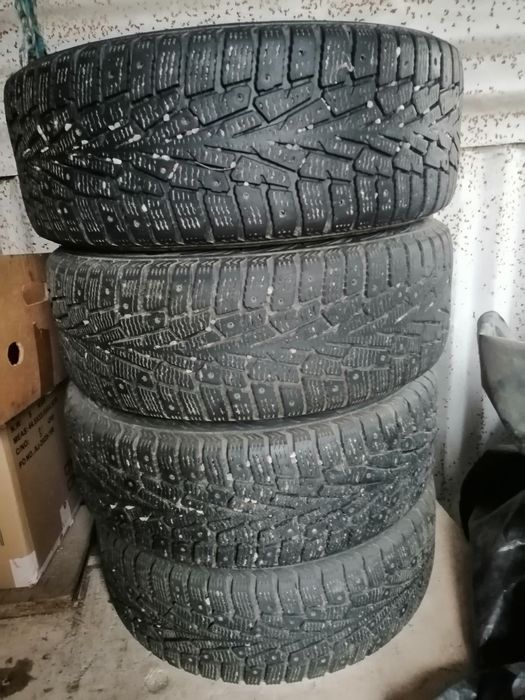 Продам диски с зимней резиной комплект, в хорошем состоянии