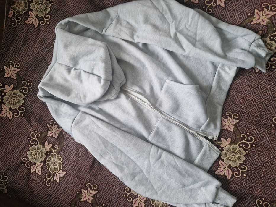 продам кофту,серую
