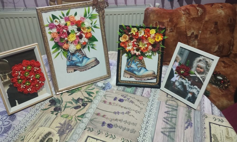 Свещници,картини и кошнички.