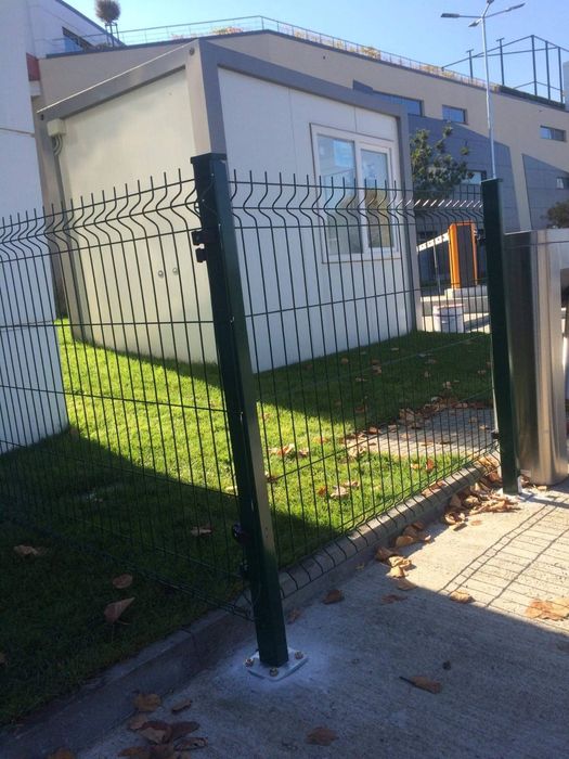 Монтаж на огради оградени пана врати и др